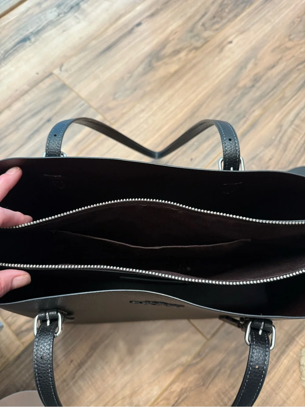 Coach Classic Black Leather Tote Bag - Sleek Everyday Carry